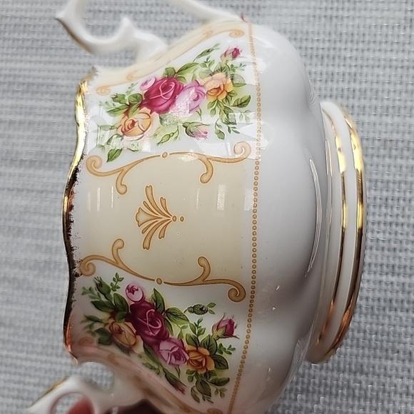 Royal Albert Old Country Roses Tea Sugar Caddy - Missing Lid - Picture 6 of 7